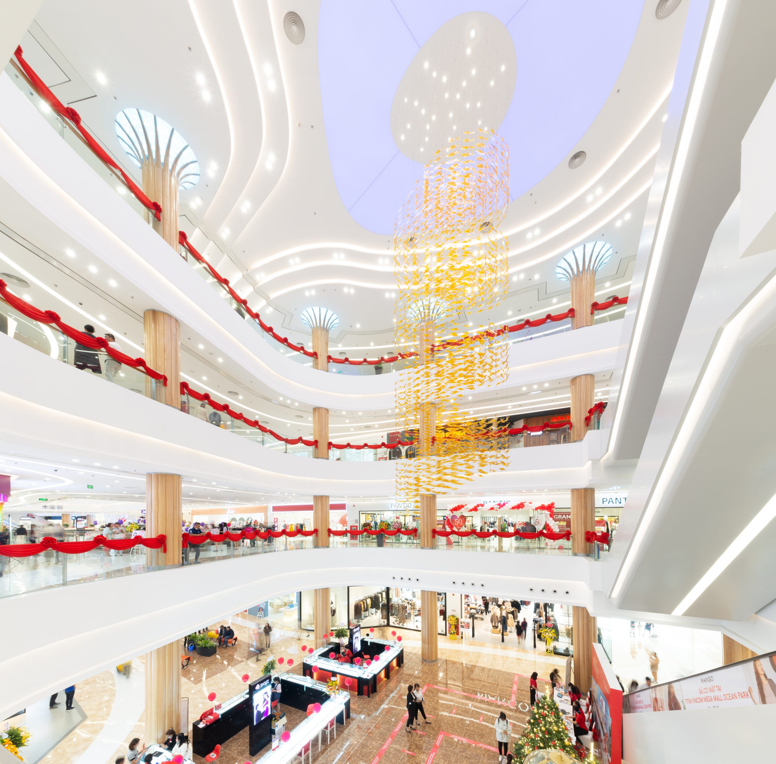 Trung tâm thương mại Vinhomes Ocean Park, tổng diện tích sàn lên đến 56.000m2, TTTM Vincom Mega Mall Ocean Park, nền ẩm thực châu Á, độc nhất Trung tâm thương mại Vinhomes Ocean Park - “ngọn hải đăng” thắp sáng