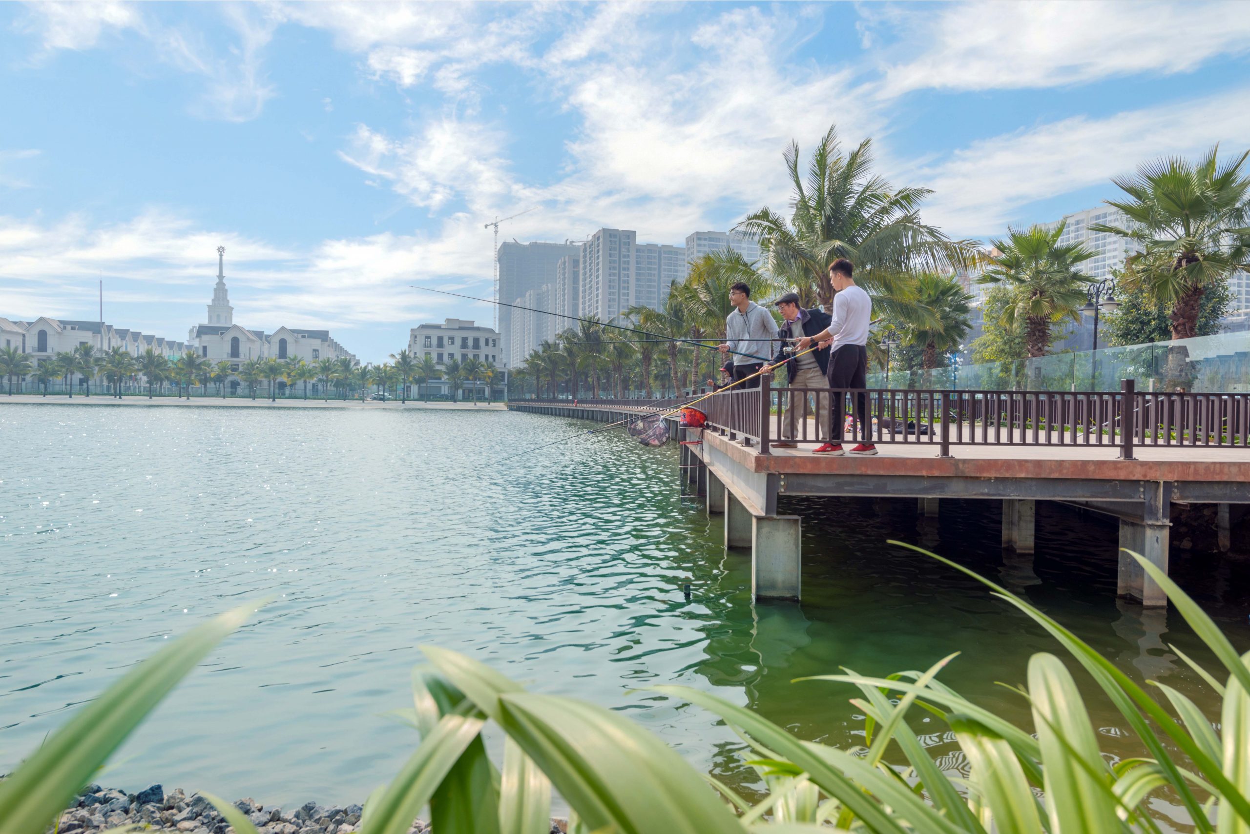 Biển hồ ở Vinhomes Ocean Park, biển hồ ở Vinhomes Ocean Park, Đẳng cấp kiến tạo cảnh quan, Hồ Ngọc Trai rộng lớn, Chèo thuyền Kayak, VinBus 24h trải nghiệm biển hồ ở Vinhomes Ocean Park